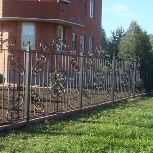 Купить кованый металлический забор в Гродно с установкой